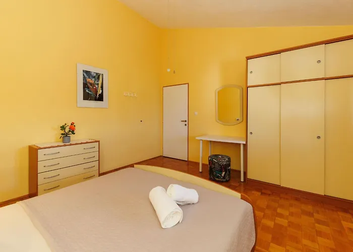 Zara Mit Blick Auf Wasser By Interhome *