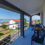 公寓 Zara Mit Blick Auf Wasser By Interhome Ražanac
