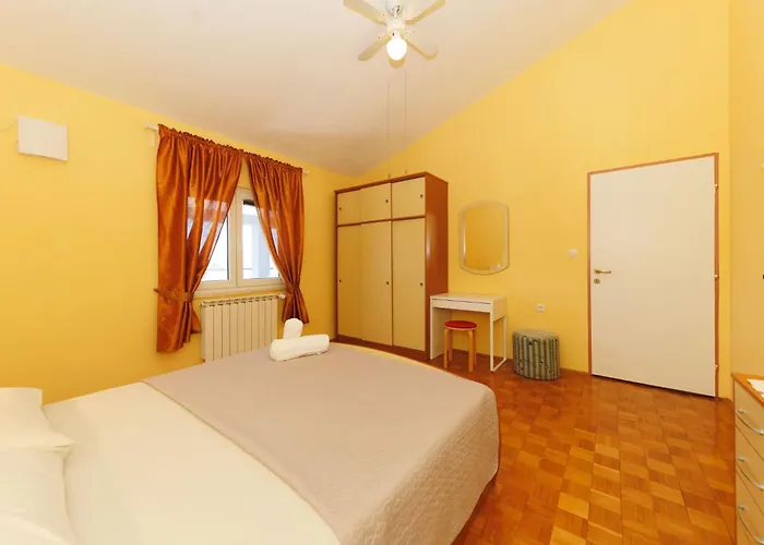 Zara Mit Blick Auf Wasser By Interhome Apartman *